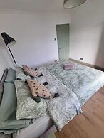 Elegant 4-bed House in Dartford