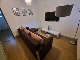 Elegant 4-bed House in Dartford