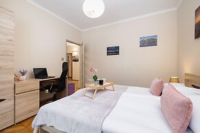 Daszyńskiego Apartment Cracow by Renters