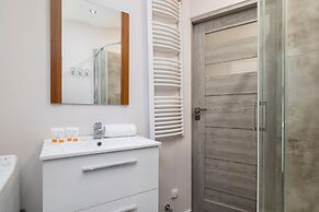 Daszyńskiego Apartment Cracow by Renters