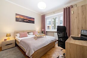 Daszyńskiego Apartment Cracow by Renters