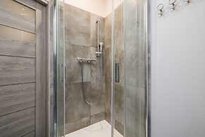 Daszyńskiego Apartment Cracow by Renters