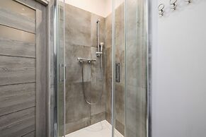 Daszyńskiego Apartment Cracow by Renters