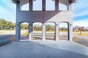 Regency Inn By Oyo Three Rivers