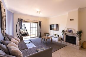 Bela Vista Apartment by Acasadascasas