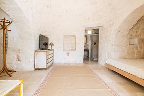 3673 Trullo Antica Puglia by Perle di Puglia