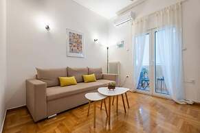 Roubnb Acropolis Museum 1BD Apt