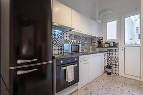 Roubnb Acropolis Museum 1BD Apt