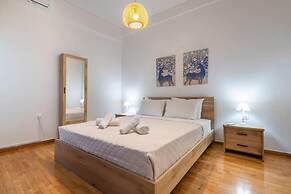 Roubnb Acropolis Museum 1BD Apt