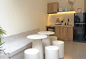 KIN WANDER TRUNG SON