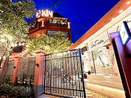 KIN WANDER TRUNG SON