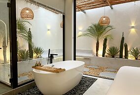 KIN WANDER TRUNG SON