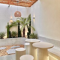 KIN WANDER TRUNG SON