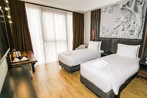 S Class Hotel Convention Center