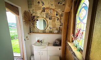 Luxury Shepherd's Hut Style Cabin With Views