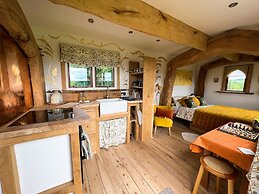 Luxury Shepherd's Hut Style Cabin With Views