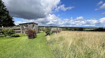 Luxury Shepherd's Hut Style Cabin With Views