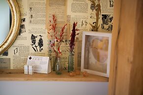 Luxury Shepherd's Hut Style Cabin With Views