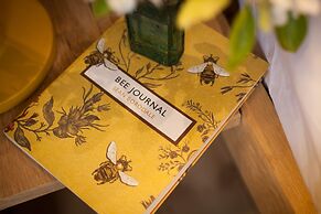 Luxury Shepherd's Hut Style Cabin With Views