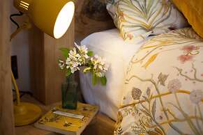 Luxury Shepherd's Hut Style Cabin With Views