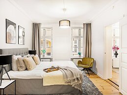 Sanders Tivoli 1- Lovely 2-bdr Apt Near Tivoli