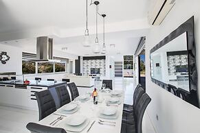 KO1 With Breathtaking sea Views