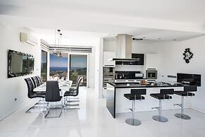 KO1 With Breathtaking sea Views