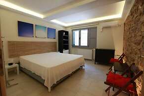 Elegant Studio at the Acropolis Hills