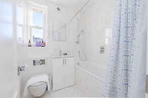 Bright Belgravia Home by Underthedoormat