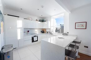 Bright Belgravia Home by Underthedoormat
