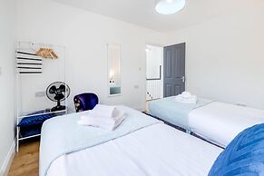 3 Bedroom House with Parking in Windsor