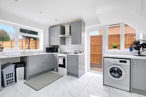 3 Bedroom House with Parking in Windsor