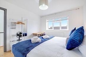 3 Bedroom House with Parking in Windsor