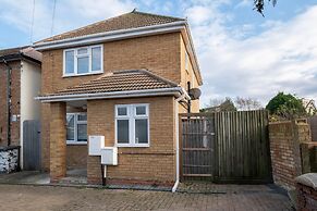 3 Bedroom House with Parking in Windsor