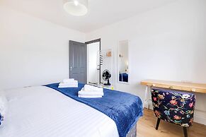3 Bedroom House with Parking in Windsor
