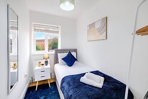 3 Bedroom House with Parking in Windsor