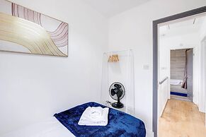 3 Bedroom House with Parking in Windsor