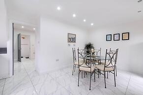 3 Bedroom House with Parking in Windsor