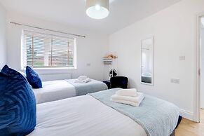 3 Bedroom House with Parking in Windsor