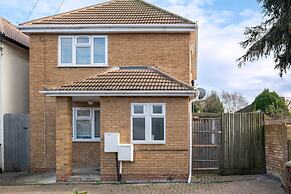 3 Bedroom House with Parking in Windsor