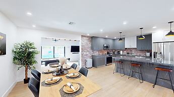 Villa Camila 5BR Luxury Home with Pool