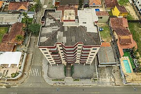 Apto em Mongaguá Prédio frente mar