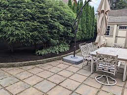 The Oaks B&B Hotel and Spiritual Center