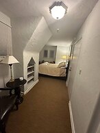 The Oaks B&B Hotel and Spiritual Center