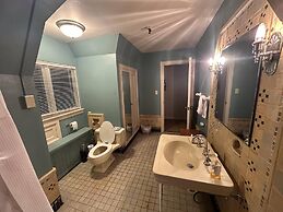 The Oaks B&B Hotel and Spiritual Center