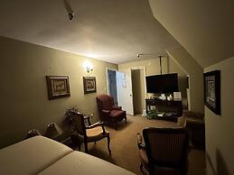 The Oaks B&B Hotel and Spiritual Center