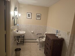 The Oaks B&B Hotel and Spiritual Center