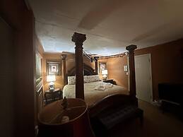 The Oaks B&B Hotel and Spiritual Center