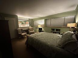 The Oaks B&B Hotel and Spiritual Center