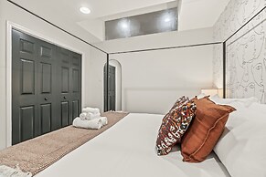 Charming Historic Gem Heart of Philly 2B